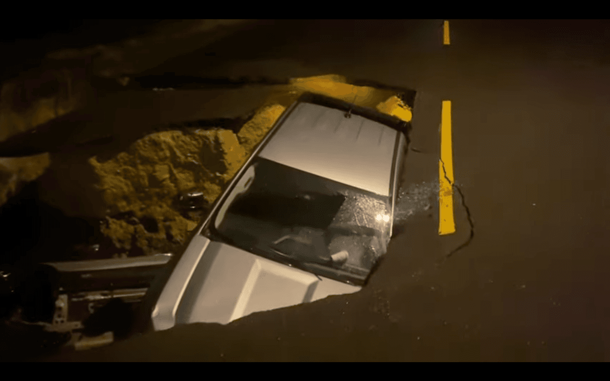 Firefighters Rescue Woman And Girl From Chatsworth Sinkhole