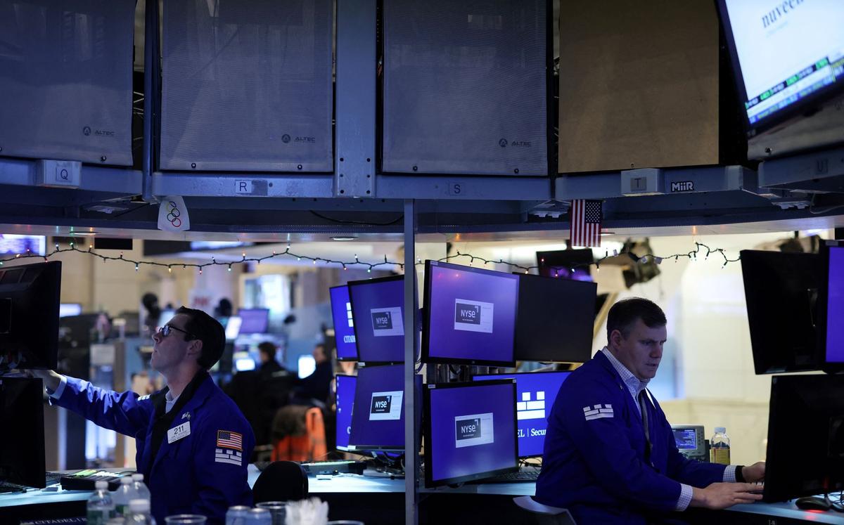 S&P 500, Nasdaq Open Lower After Powell’s Comments