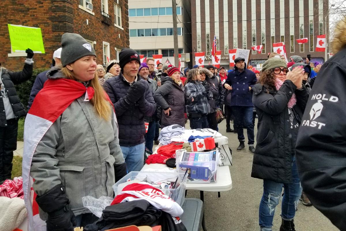 Peterson Supporters Rally Outside College of Psychologists to Call for Free Speech