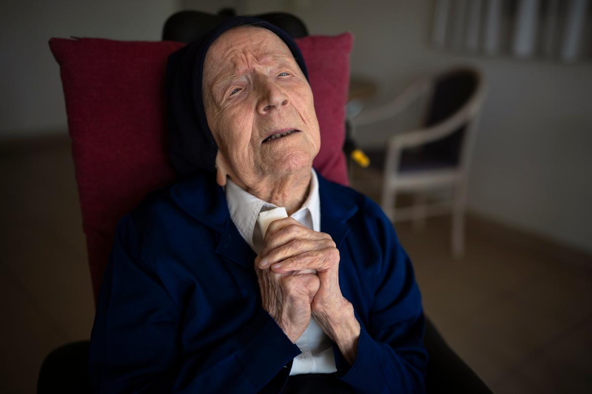 World’s Oldest Known Person, a French Nun, Dies at 118