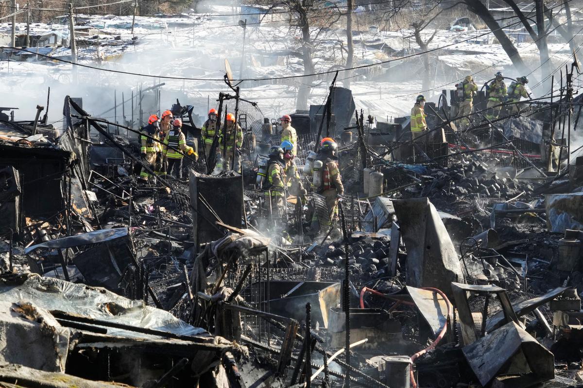 Fire Burns Makeshift Homes in Shadow of Seoul’s Skyscrapers