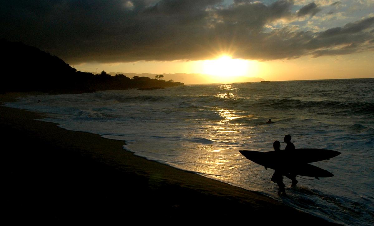Big Waves to Deliver Storied Hawaii Surf Contest the Eddie