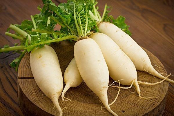 White radishes, also known as Daikon. (Shutterstock)