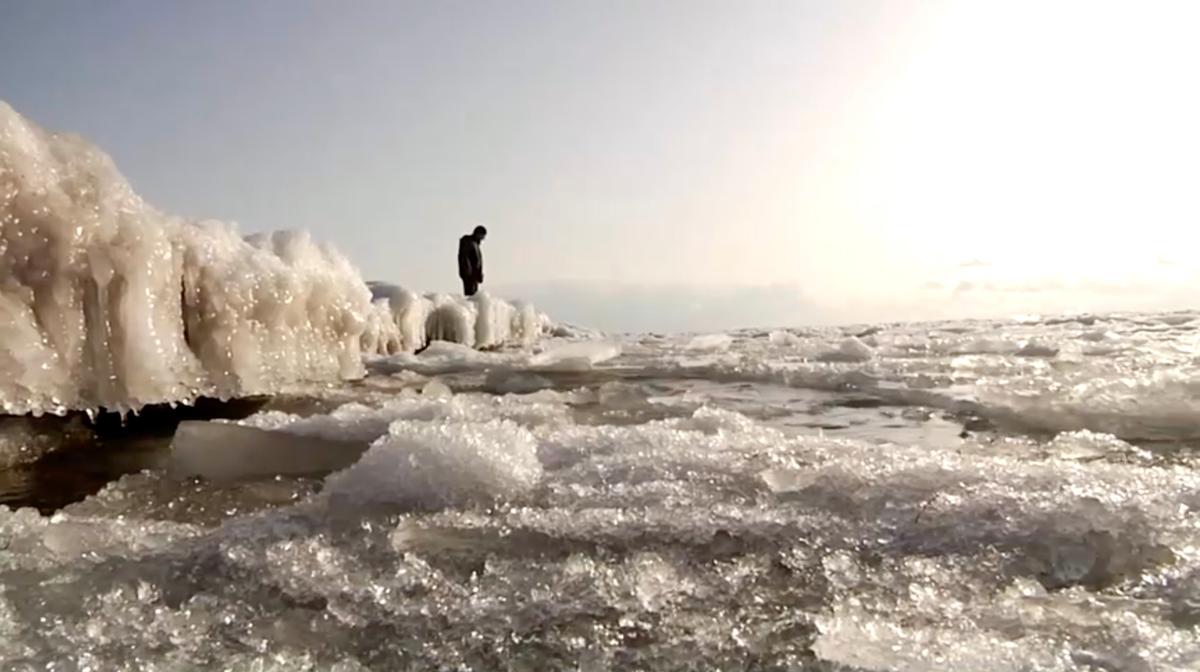 Kyrgyzstan’s ‘Warm Lake’ That Never Freezes Turns to Ice