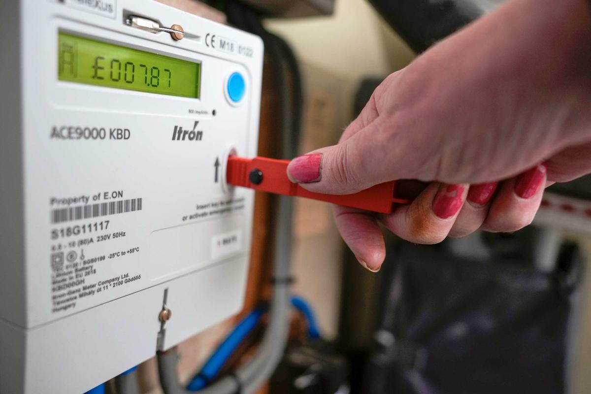 UK Courts Ordered to Halt Cases Involving Force-Fitted Energy Prepayment Meters
