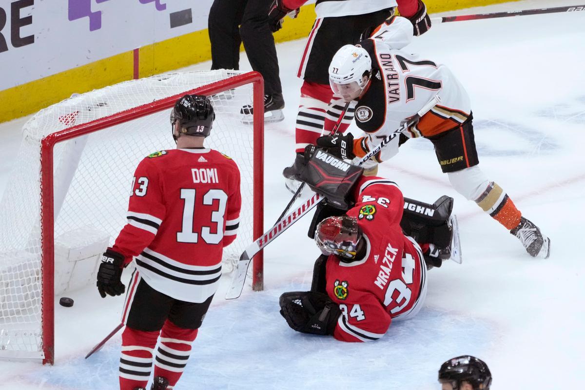 Vatrano’s OT Goal Lifts Ducks Over Blackhawks 3–2