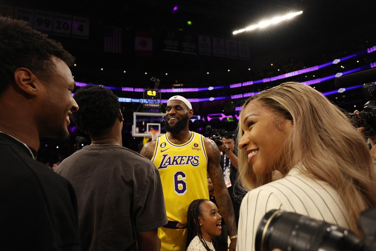 LeBron James’s Son, Bryce James, Commits to Arizona Wildcats