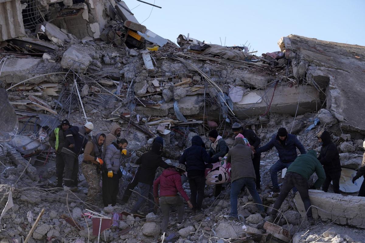 Turkish Consulate Says Deadline for Canadian Rescue Teams in Quake Zone Has Passed