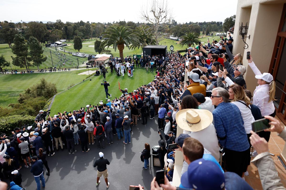 Tiger Opens With 69 at Riviera, Trails Homa, Mitchell by 5