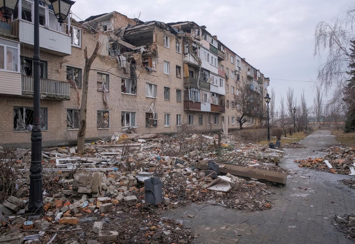 Ukraine Clings to Bakhmut; Russia Says It Battles Saboteurs in Cross-Border Raid