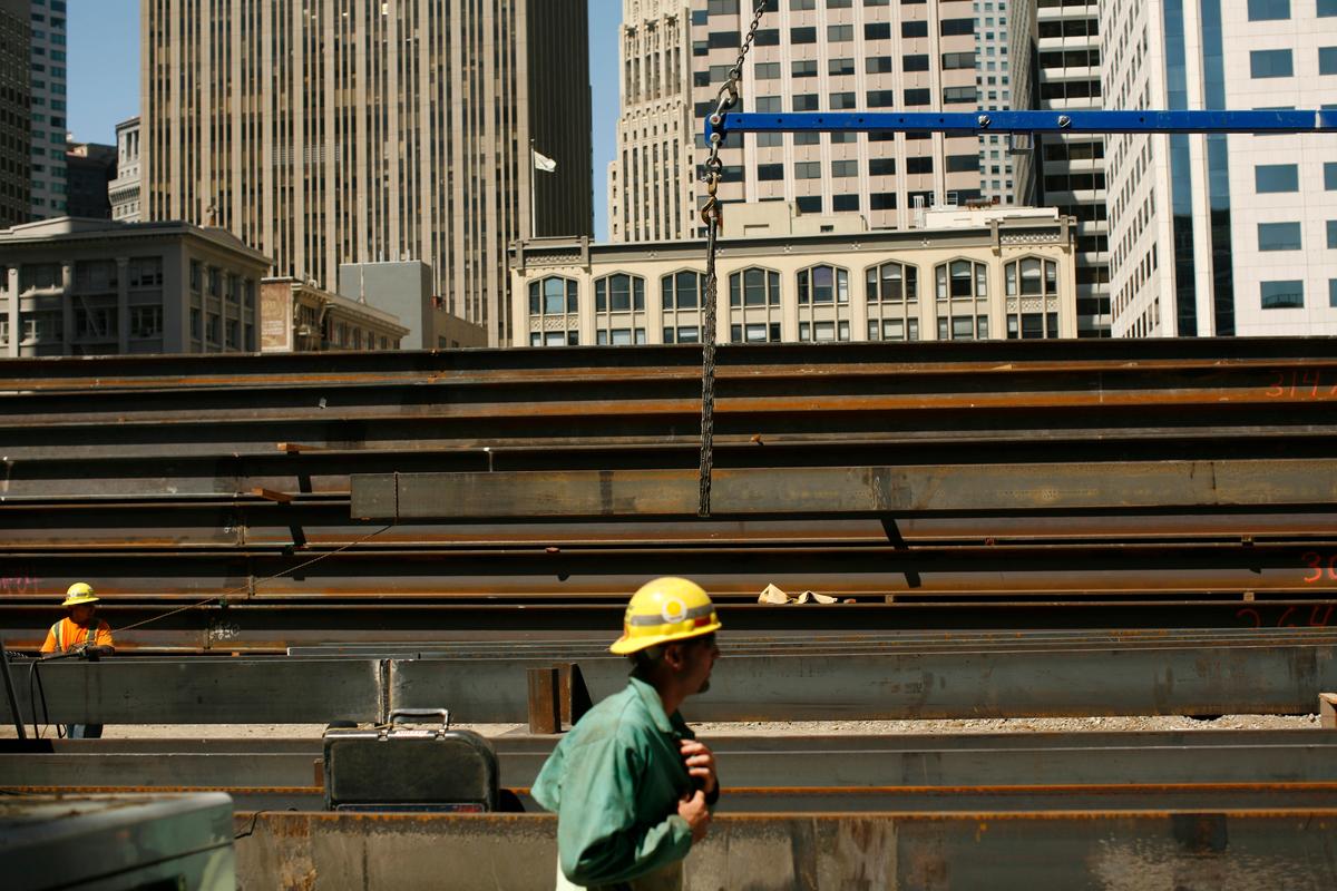 US 4th-Quarter Labor Costs Revised Higher; Productivity Growth Lowered