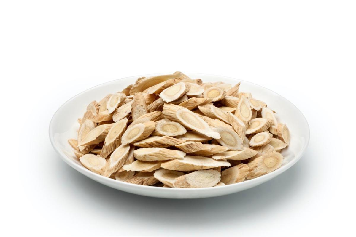Astragalus can invigorate qi, strengthen heart contraction, reduce thrombus formation, promote bone marrow hematopoiesis, and regulate blood sugar. (Shutterstock)