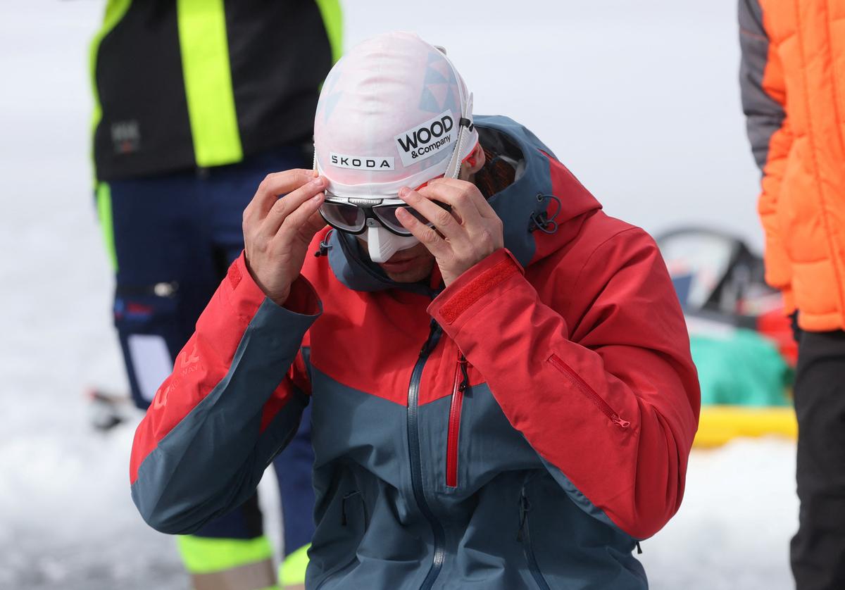 Free-Diver Plunges to Record Depth Beneath Frozen Swiss Lake