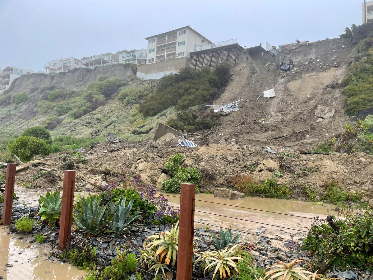 Landslide Endangers 4 Apartment Buildings in San Clemente