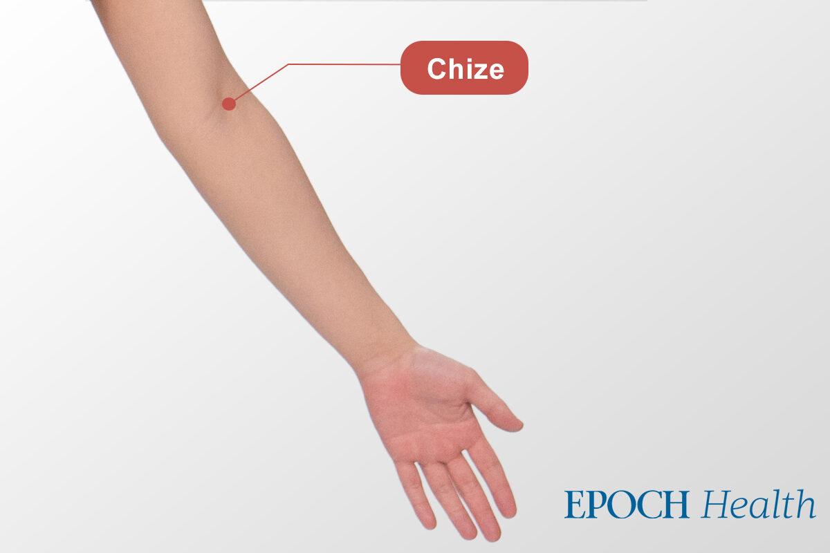 Chize is another less apparent acupoint for eliminating shoulder and neck pain. (The Epoch Times)