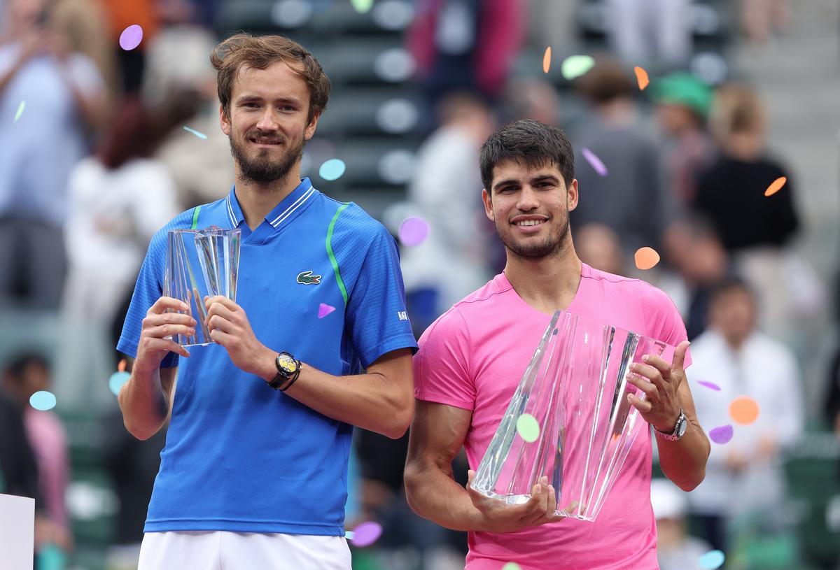 Carlos Alcaraz Blows Past Daniil Medvedev for Indian Wells Title, No. 1 Ranking