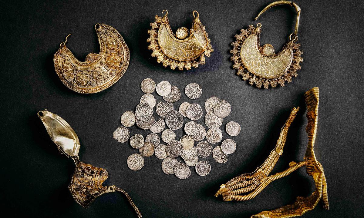 Dutch Metal Detectorist Finds 1,000-Year-Old Golden Treasure From High Middle Ages