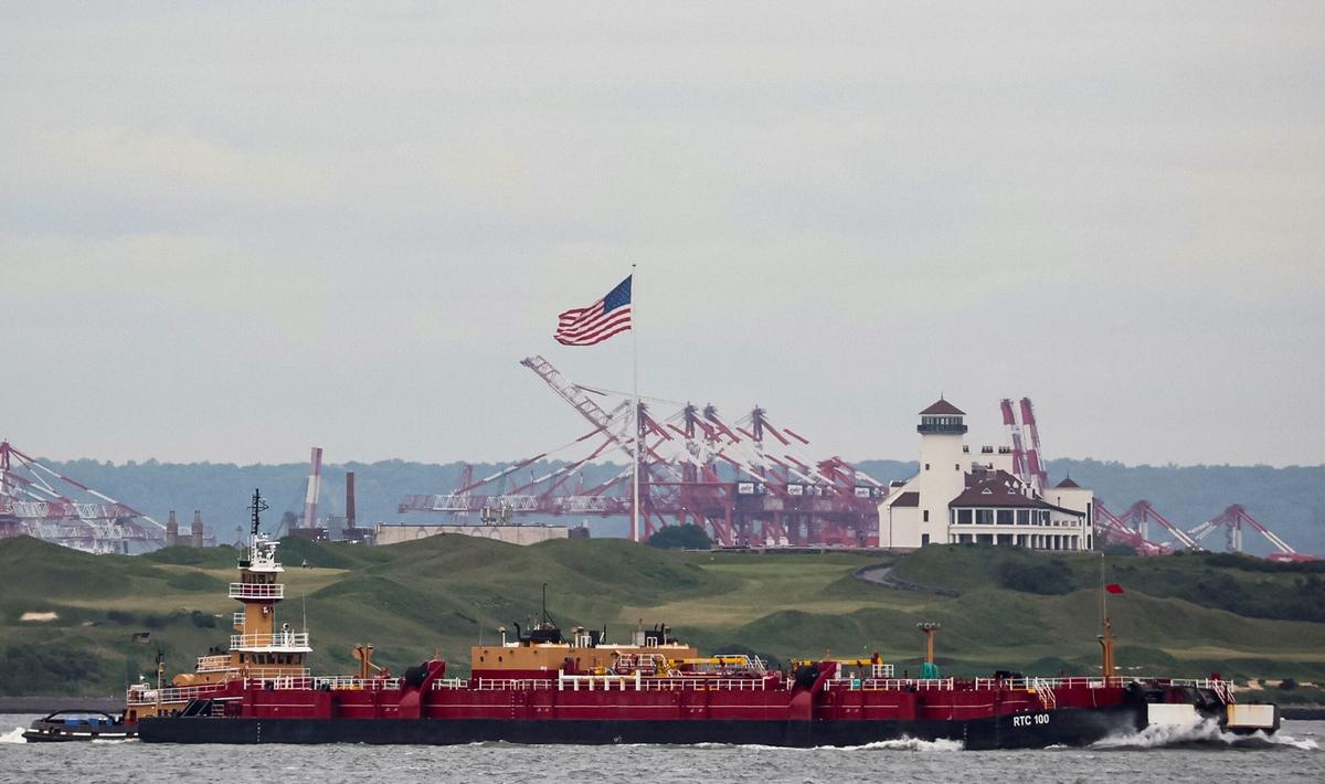 Oil Falls as US Holds Off Refilling Strategic Reserve