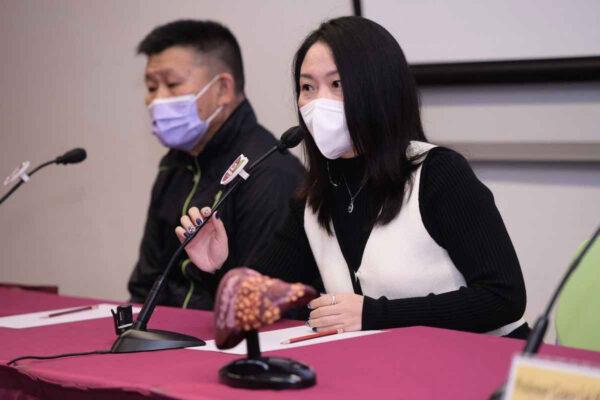 Ms. Chow, a recovered hepatitis B patient, spoke at the CUHK's press conference. (Courtesy of News Centre of CUHK)