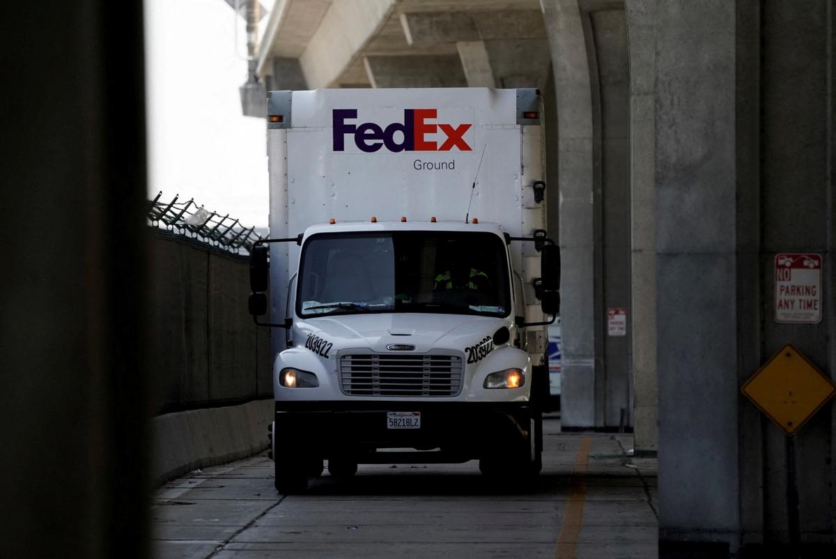 FedEx to Combine Delivery Units as Part of $4 Billion Cost-Cut Push