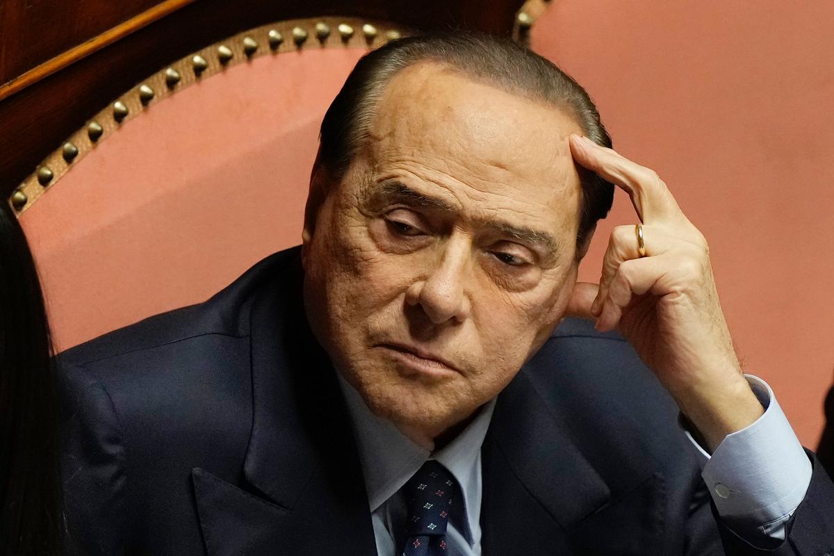 Italy’s Berlusconi Has Leukemia, Lung Infection, Doctors Say