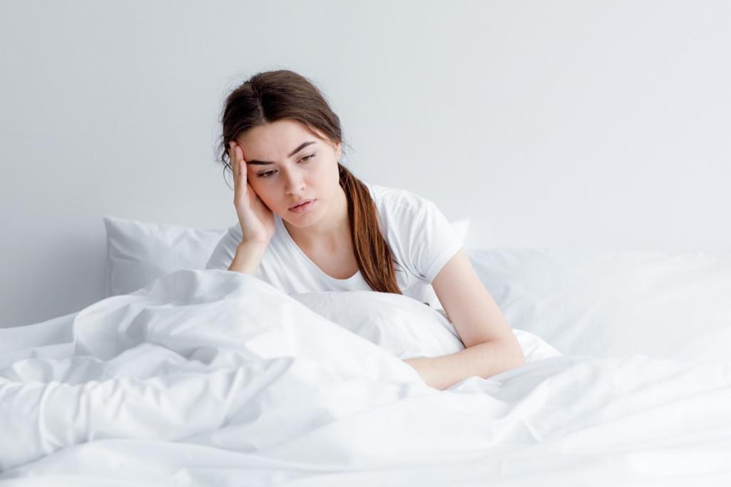 Maintaining regular daily living habits can help regulate the autonomic nerves and improve insomnia symptoms. (Shutterstock)