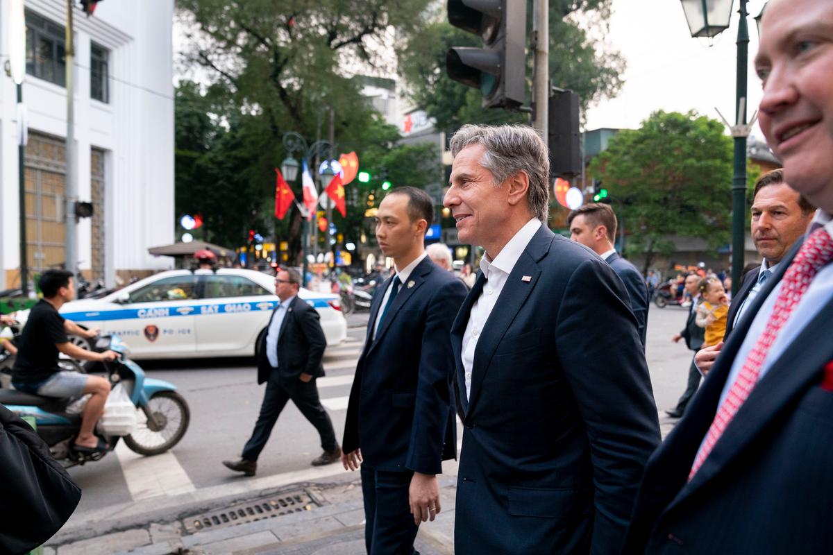 US, Vietnam Pledge to Boost Ties as Blinken Visits Hanoi