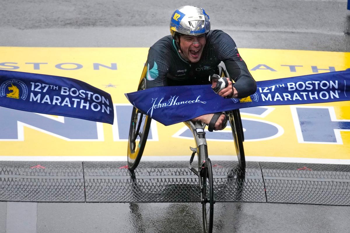 Hug, Scaroni Take Boston Marathon Wheelchair Titles