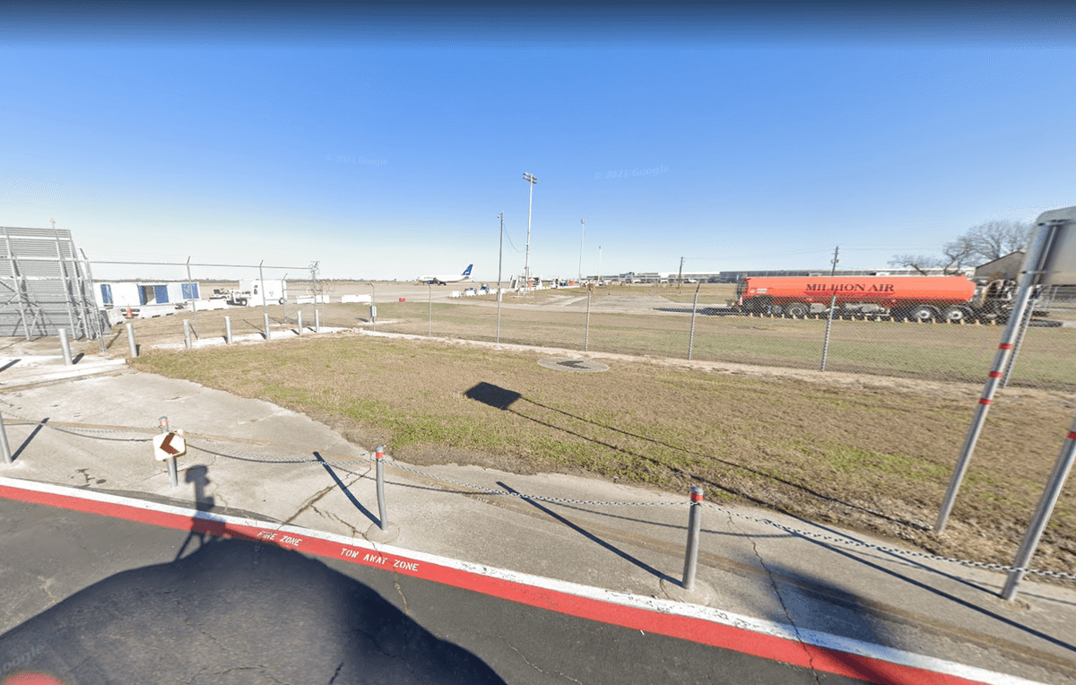 Airline Worker Dies of Injuries Suffered at Texas Airport