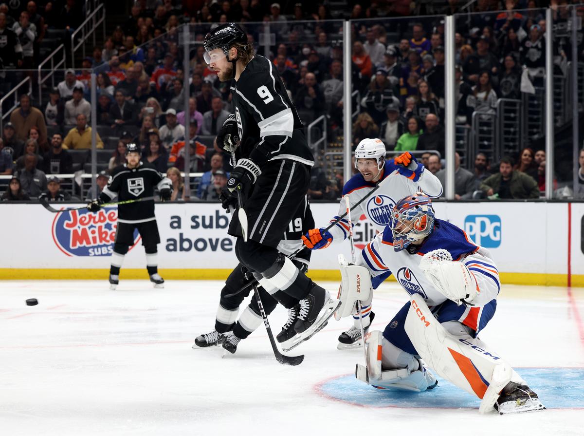 Moore’s OT Power-Play Goal Gives Kings 3–2 Win Over Oilers