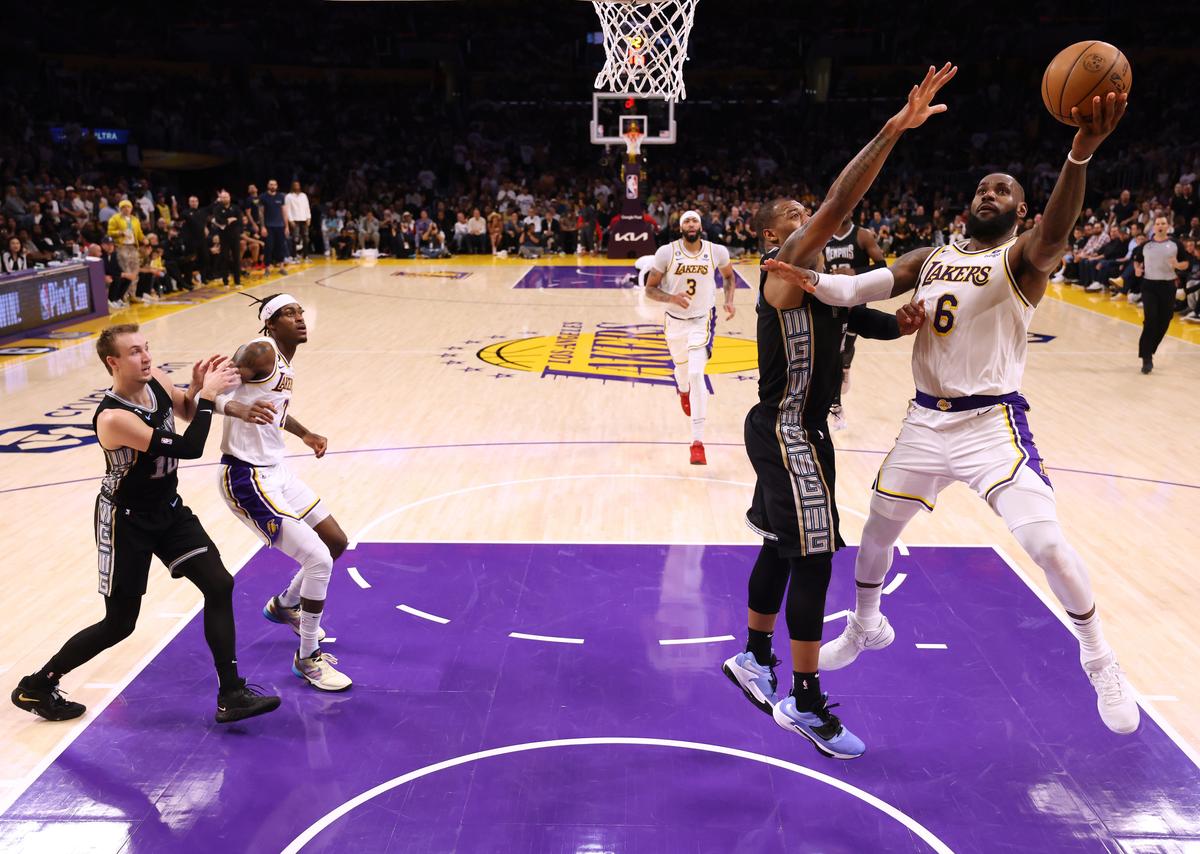 Lakers Drill Grizzlies to Take 2–1 Lead; Dillon Brooks Ejected