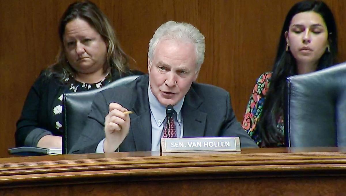 ‘It’s Up to McCarthy’: Democrat Senator on Threat of Government Shutdown
