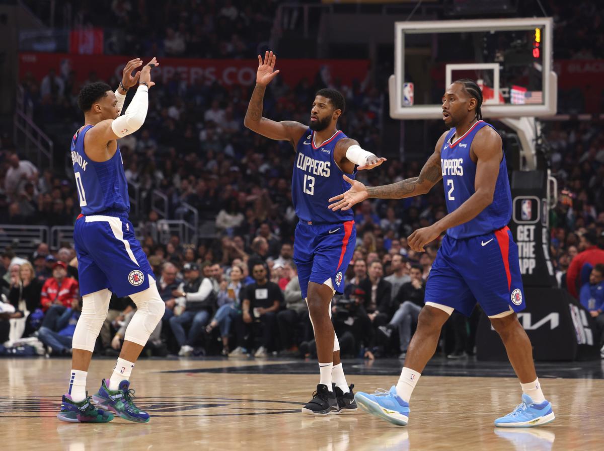 Clippers Front Office Will Continue to ‘Build Around’ George, Leonard (Torn Meniscus)