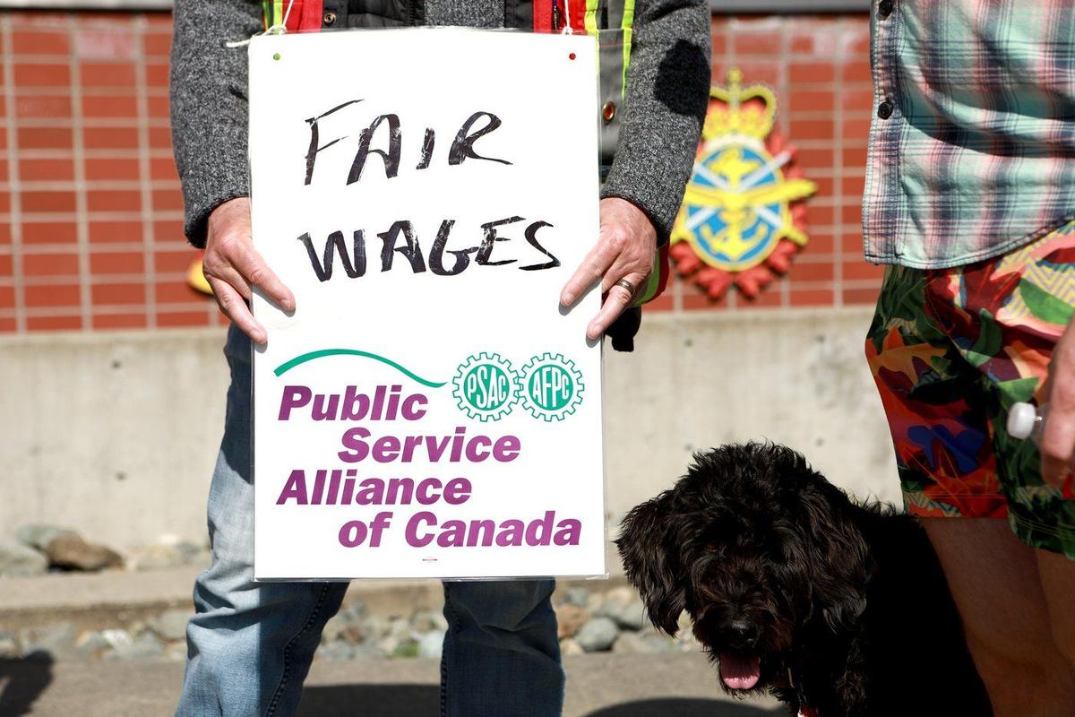 Federal Government Touts ‘Final’ Offer to Striking Public Service Union as Fair