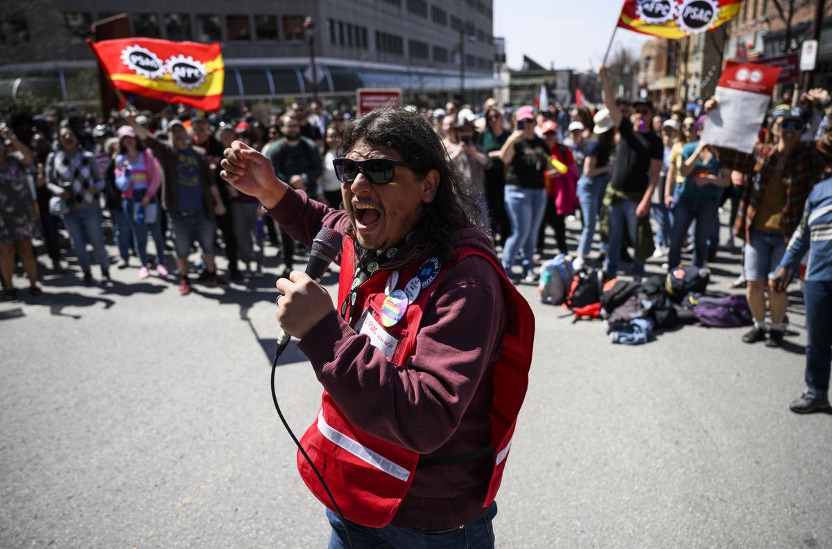 John Robson: The Contrast in How Striking Federal Workers Were Treated Compared to the Truckers’ Convoy