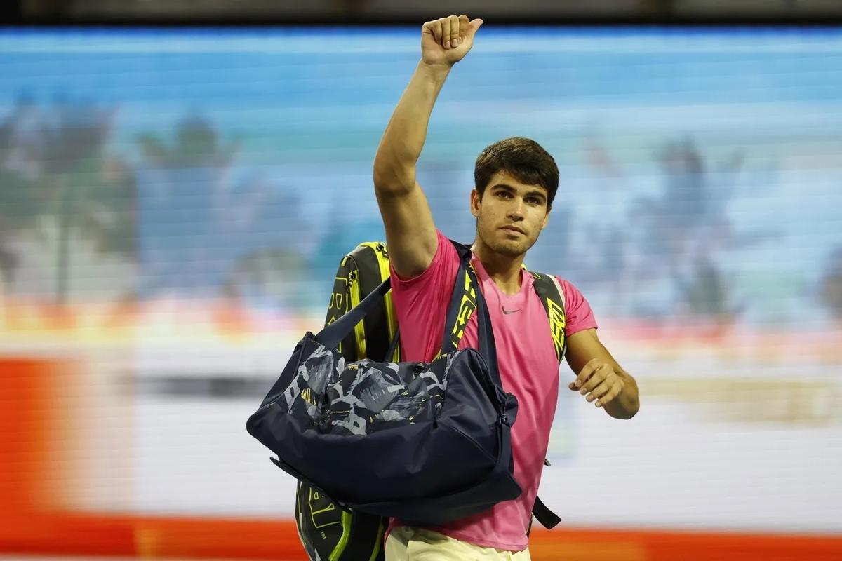 Carlos Alcaraz Wins, Daniil Medvedev Falls in Madrid