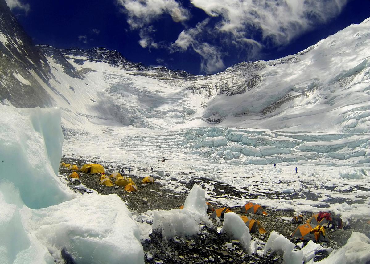 Seattle Man Dies While Climbing Mount Everest