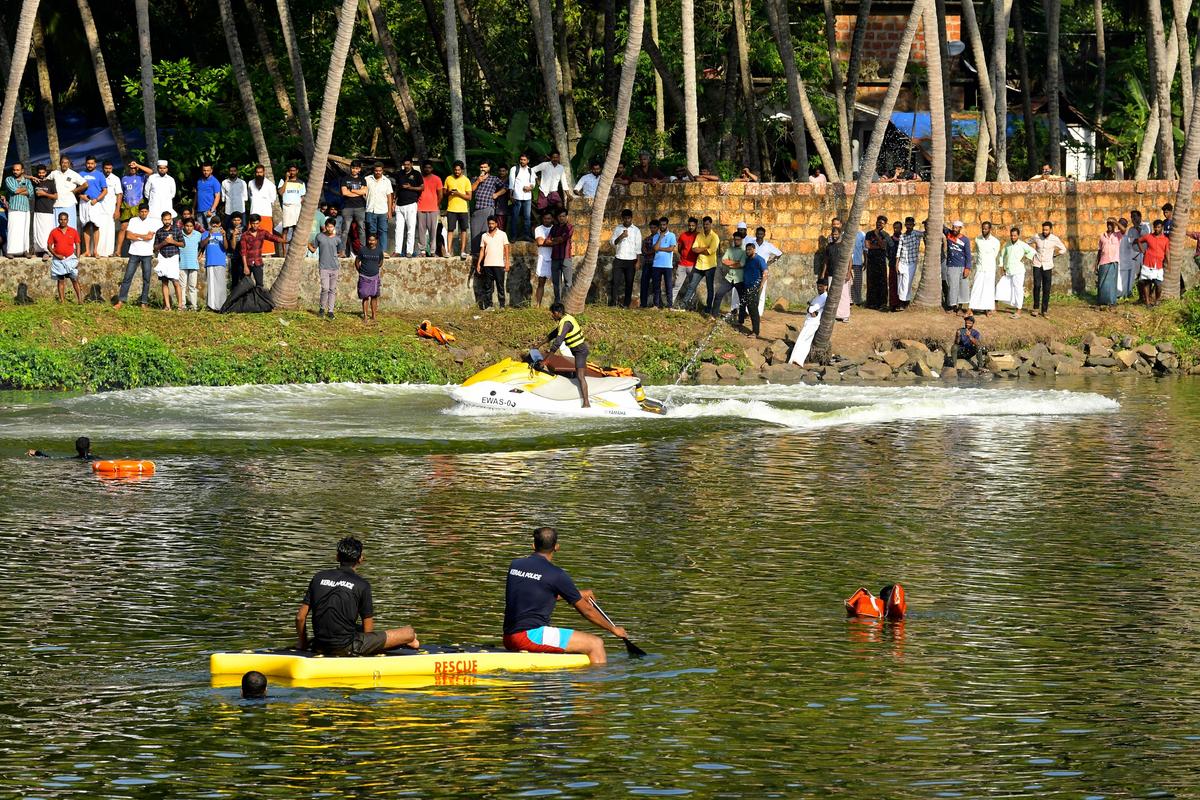 Tourist Boat Capsizes in Southern India; at Least 22 Dead