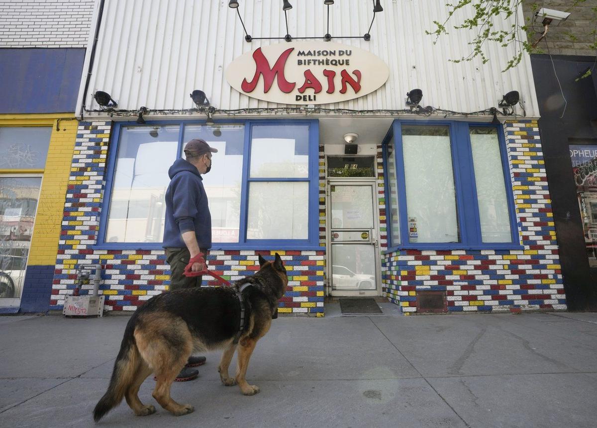 Closure of Montreal’s Legendary Main Deli Mourned by Regulars, Prime Minister