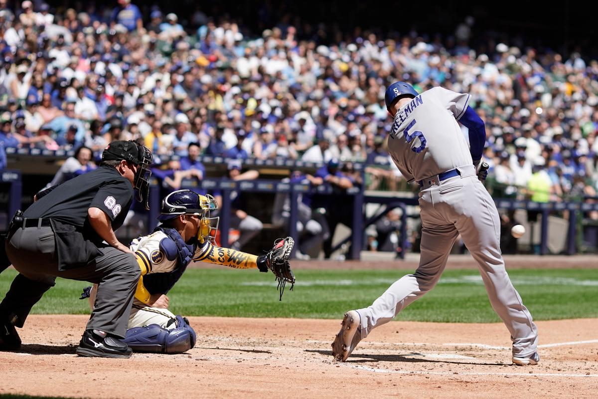 Freeman Gets 3 RBIs, Kershaw Wins NL Best 6th Game in Dodgers’ 8–1 Rout of Brewers