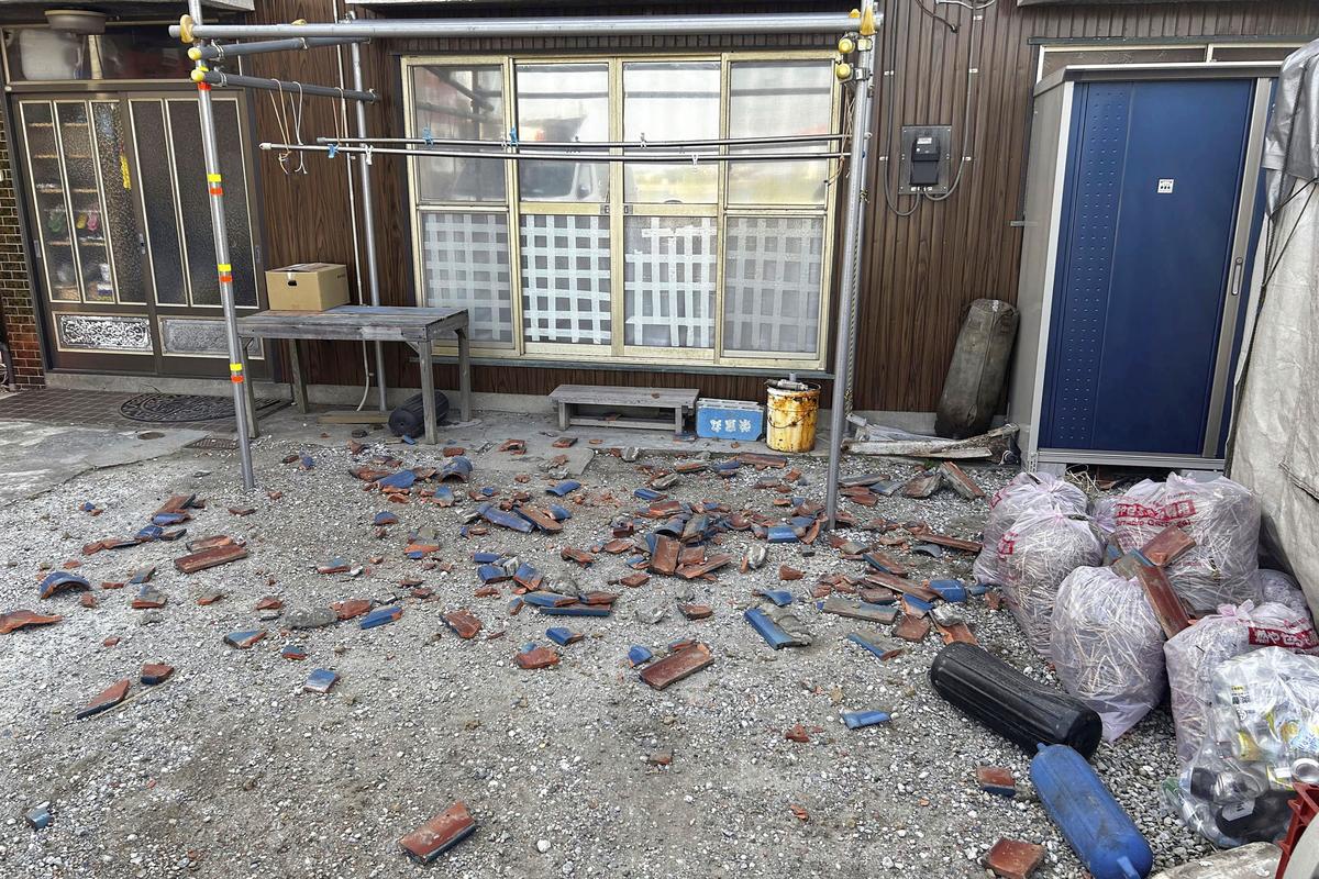 5.4 Magnitude Earthquake Near Tokyo Causes Minor Injuries, Damage
