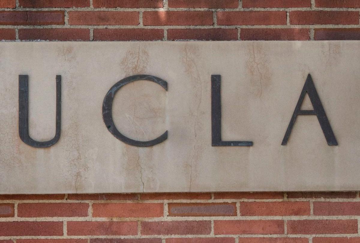 Chris Roberts, Ex-radio Voice of UCLA Football and Basketball, Dies at 74