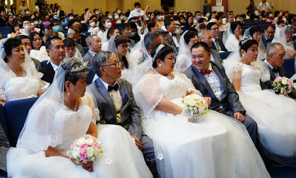 Wearing a Wedding Dress for the First Time, 52 Elderly Couples Say, ‘I Do’ Again