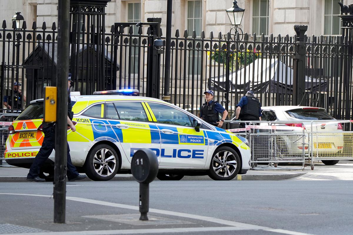 Man Arrested After Car Collides With Gates of Downing Street; Police Don’t Suspect Terror Attack