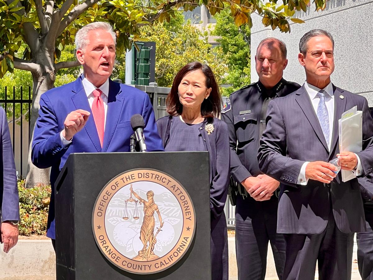 McCarthy Threatens to Block Funding of Visa Waivers for Chile Over Linked Burglaries