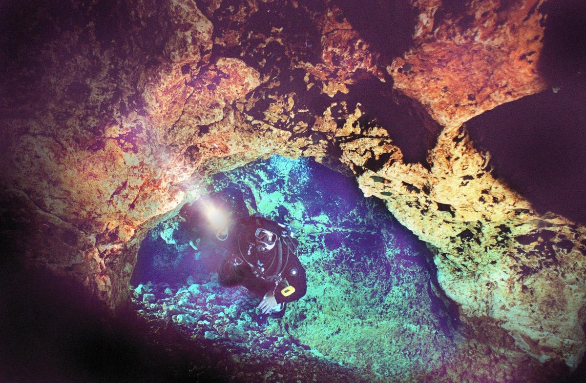 Floating through the invisible water of the aquifer, Josh Dolan, cave diving instructor at Ginnie Springs north of Gainesville, travels through the Devil’s Eye into the Devil’s Ear underwater cave system that goes under the Santa Fe River. (George Skene/Orlando Sentinel/TNS)