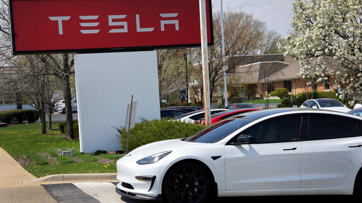 Tesla Recalls Nearly All Vehicles in US to Fix Warning Lights Problem