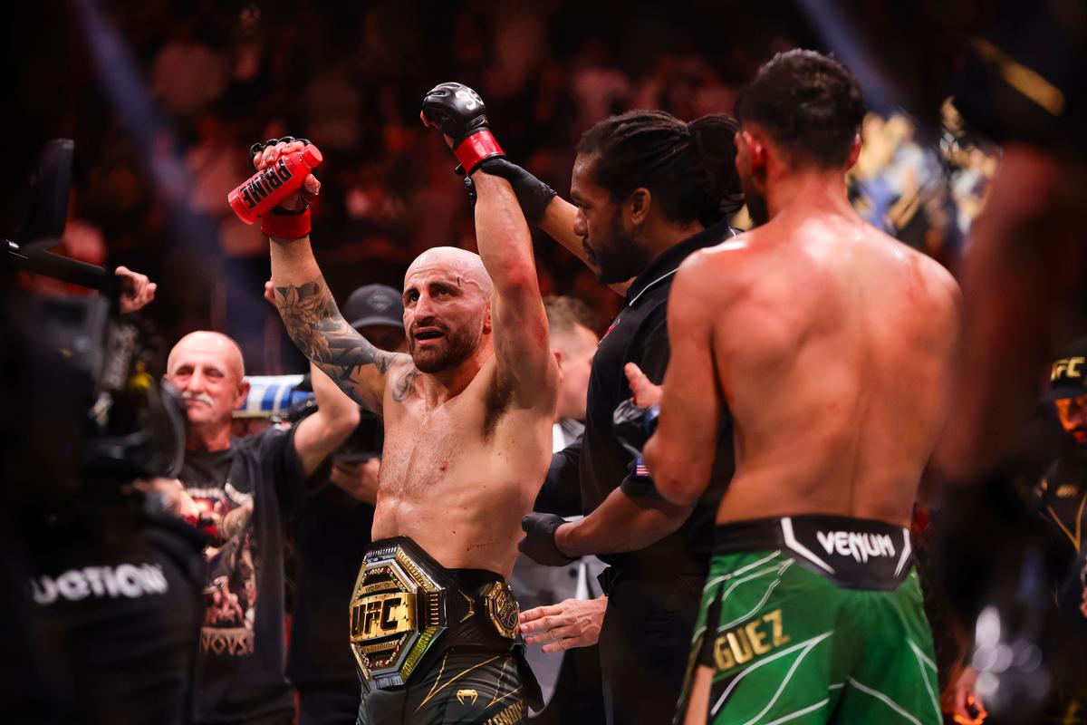 Volkanovski Beats Rodriguez With 3rd-Round TKO for Featherweight Title in UFC 290