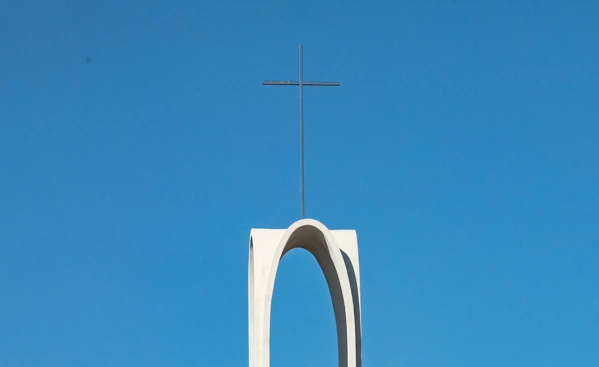Roman Catholic Diocese Warns of Fake Bishops, Priests in California