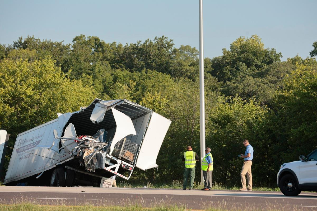 3 Dead and 14 Injured in Illinois Crash Involving Greyhound Bus and Tractor-Trailers, Police Say